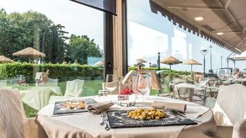 Frühstück, Mittagessen, Abendessen, regionale Küche, Speisen im Freien