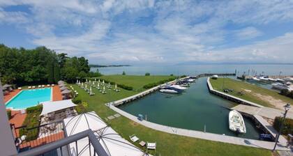 Yachting Hotel Mistral