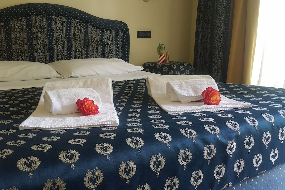Economy Double Room | Peti besi dalam bilik, kalis bunyi, Wi-fi percuma, cadar katil