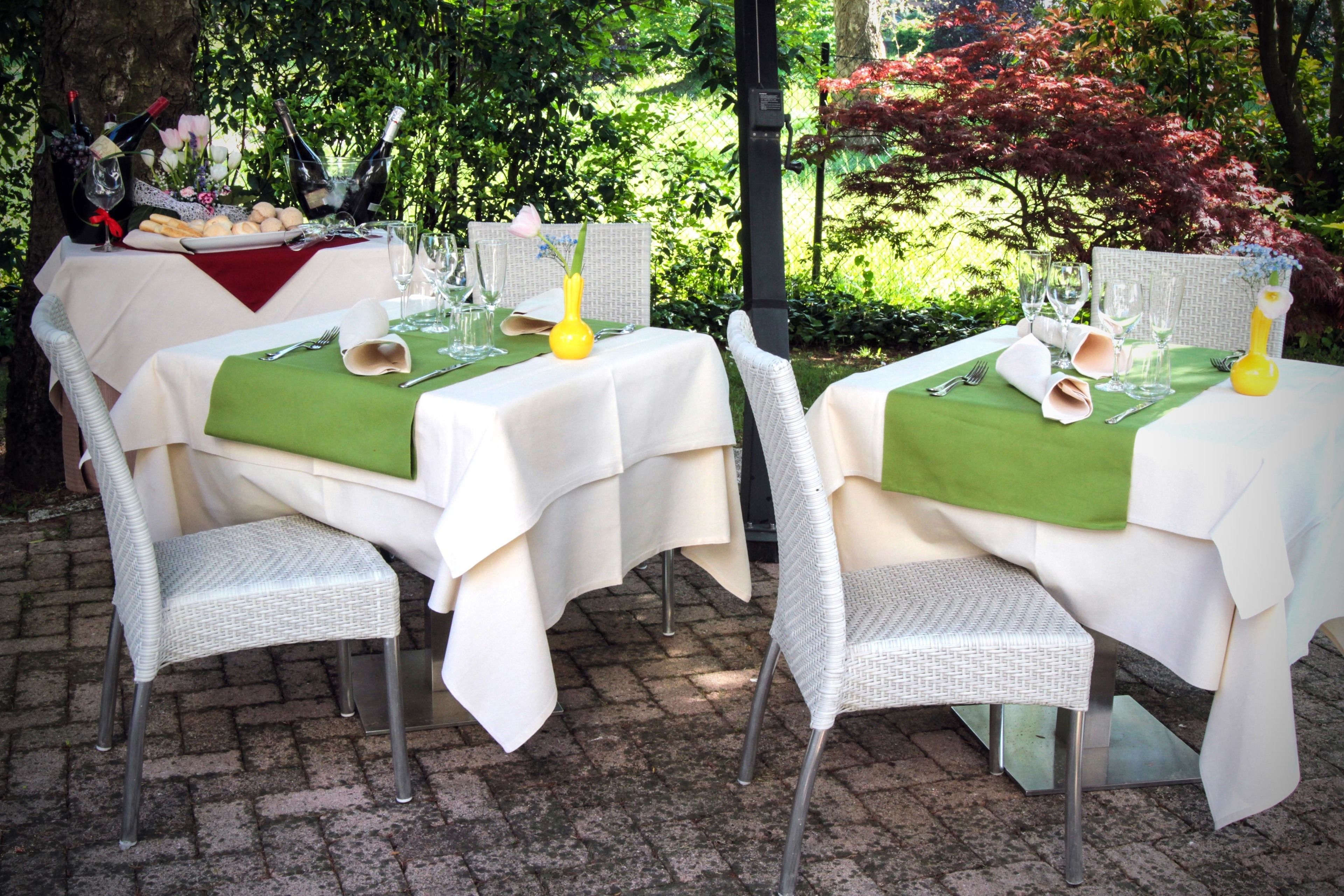 lunch, dinner served; regional cuisine, garden views