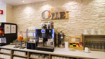 Daily cooked-to-order breakfast (EUR 15 per person)