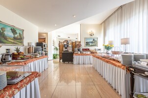 Desayuno bufé gratuito y diario
