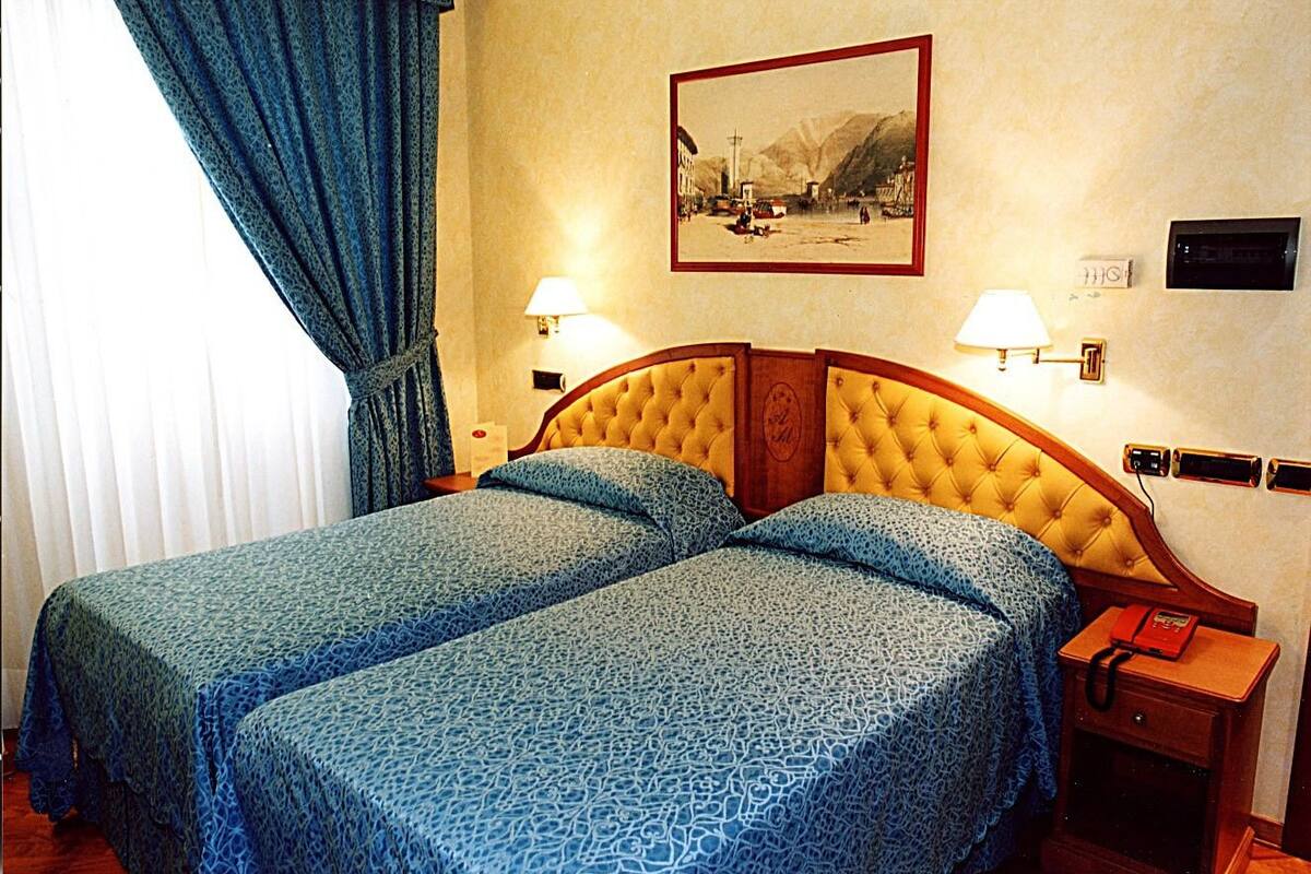 Classic Twin Room | Minibar, in-room safe, desk, laptop workspace