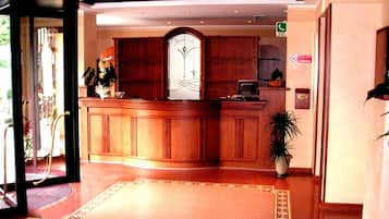 Check-in/check-out kiosk