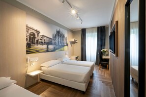 Deluxe Room | 1 bedroom, minibar, in-room safe, desk
