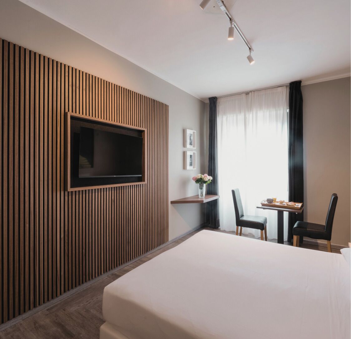 Premium kamer, 1 twee- of 2 eenpersoonsbedden | Een minibar, een kluis op de kamer, een bureau, verduisterende gordijnen