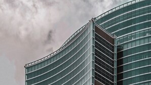 A modern building with a curved facade and large windows. - Kleos Hotel Milano by Kleos Group Collection (Milan)