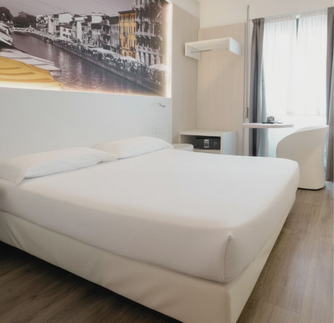 Klassieke kamer, 1 twijfelaar | Een minibar, een kluis op de kamer, een bureau, verduisterende gordijnen