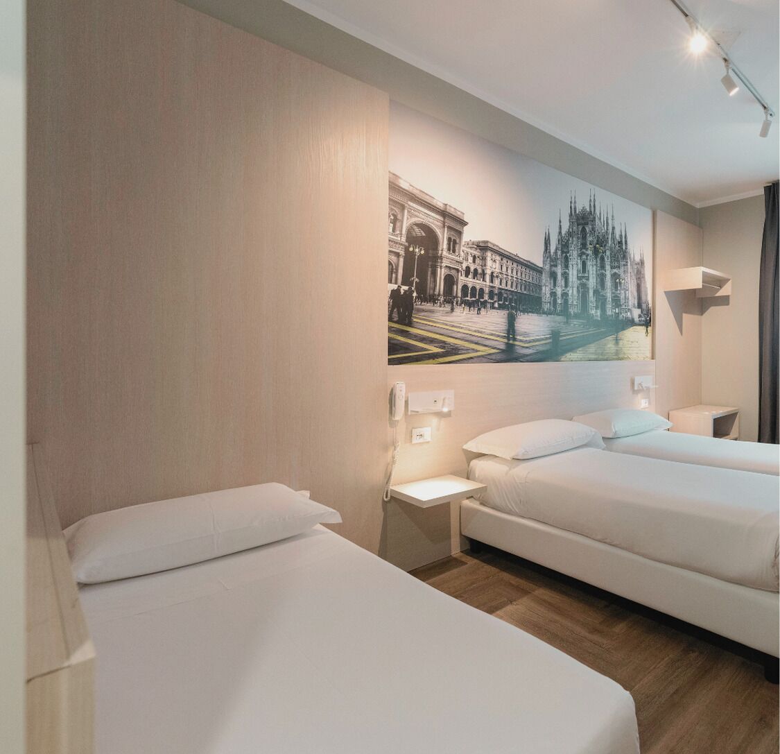 Deluxe kamer | Een minibar, een kluis op de kamer, een bureau, verduisterende gordijnen