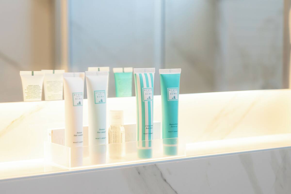 superior double room, 1 queen bed, partial sea view | bathroom | shower, free toiletries, hair dryer, bidet