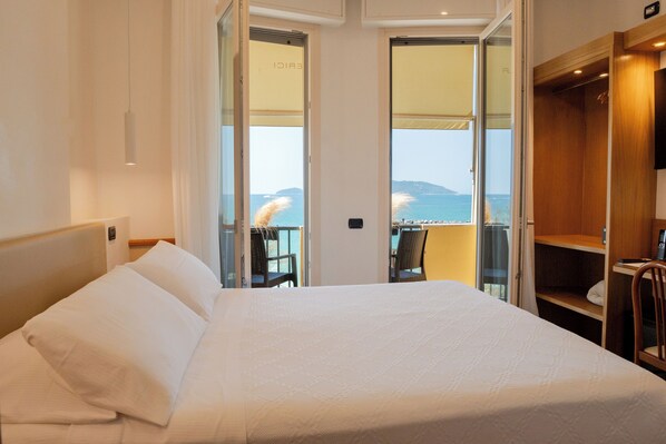 Superior Double Room, 1 King Bed, Sea View