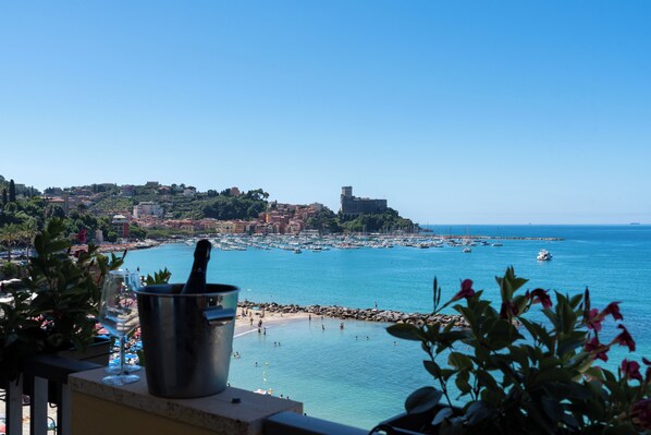 Superior Double Room, 1 Queen Bed, Sea View | Terrace/patio