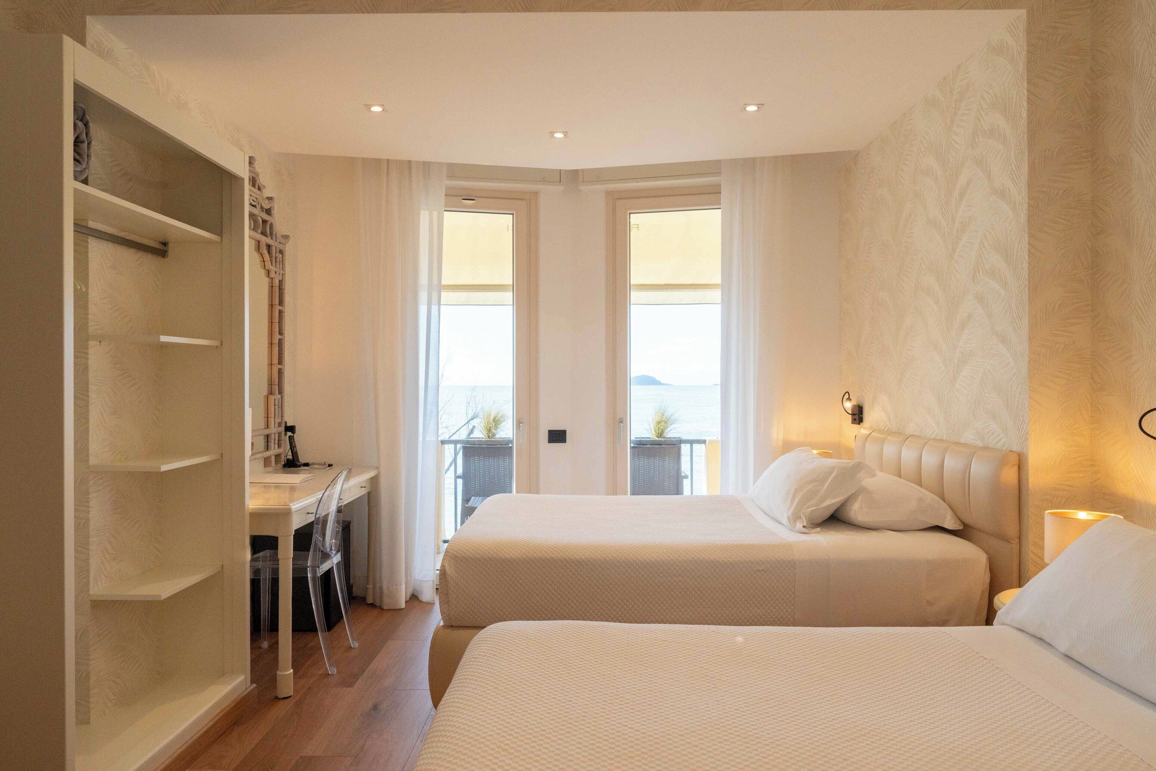 Chambre Triple Supérieure, plusieurs lits, vue mer