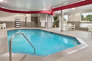 Indoor pool, sun loungers