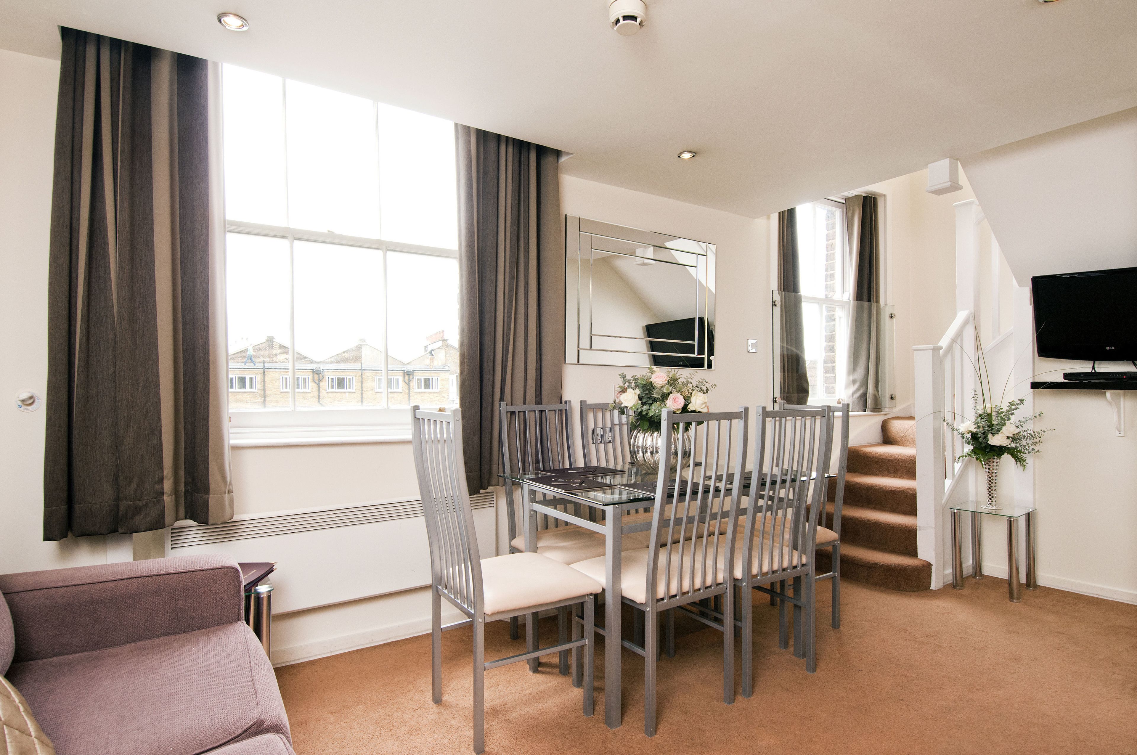 家庭公寓 | 起居區 | 平面電視