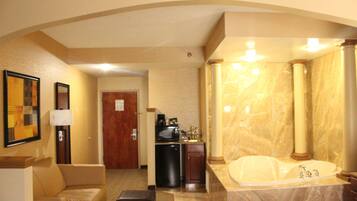 Suite, Non-Smoking, 1 King Bed with Sofa Bed and Jacuzzi | Jetted tub