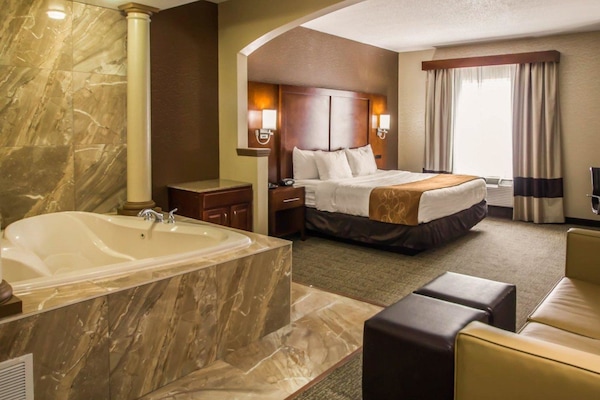 Suite, Non-Smoking, 1 King Bed with Sofa Bed and Jacuzzi | In-room safe, desk, iron/ironing board, free cribs/infant beds
