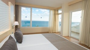 Suite, Sea View (Master) | Minibar, in-room safe, desk, soundproofing - HL Suitehotel Playa del Inglés (San Bartolomé de Tirajana)