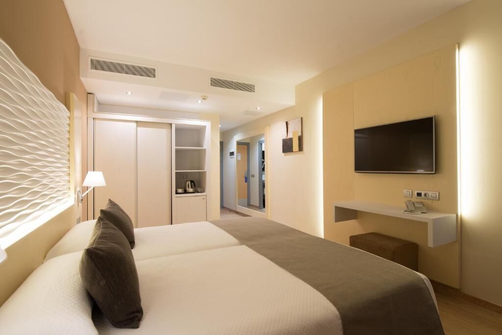 Minibar, in-room safe, desk, soundproofing