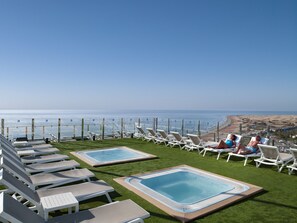 2 outdoor pools