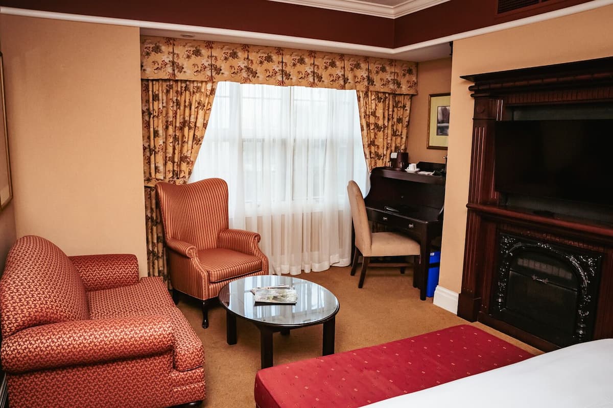 luxury room, 1 king bed | 1 bedroom, egyptian cotton sheets, premium bedding, down duvets