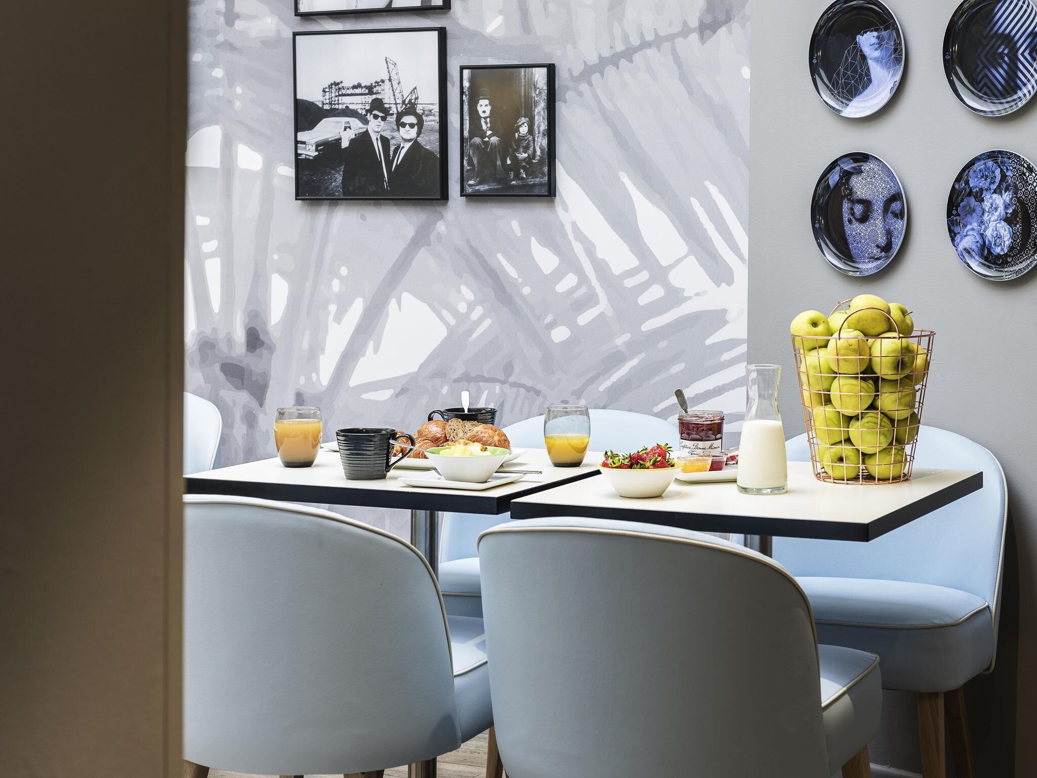 Tägliches Frühstücksbuffet (12 EUR pro Person)