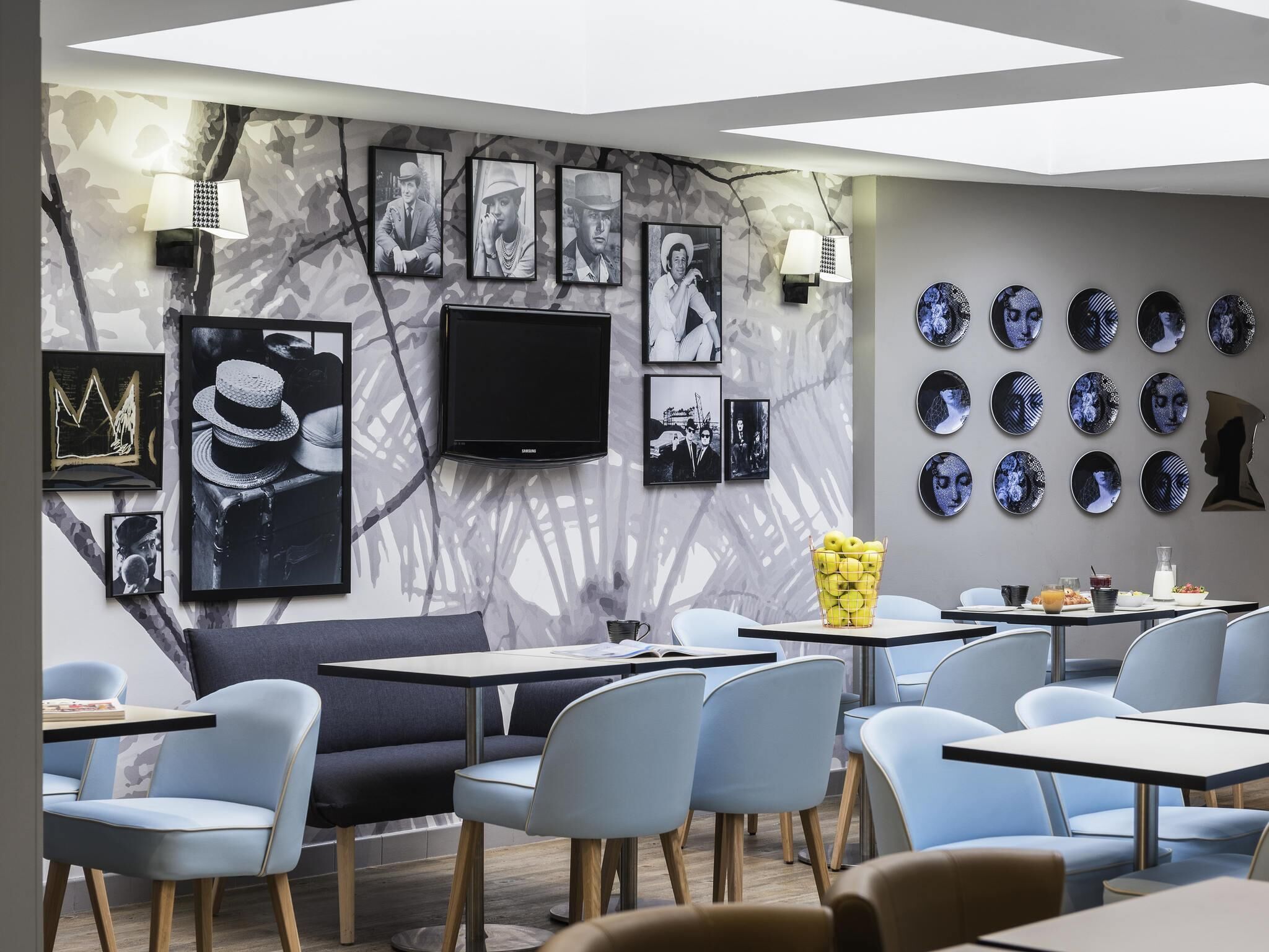 Daily buffet breakfast (EUR 12 per person)