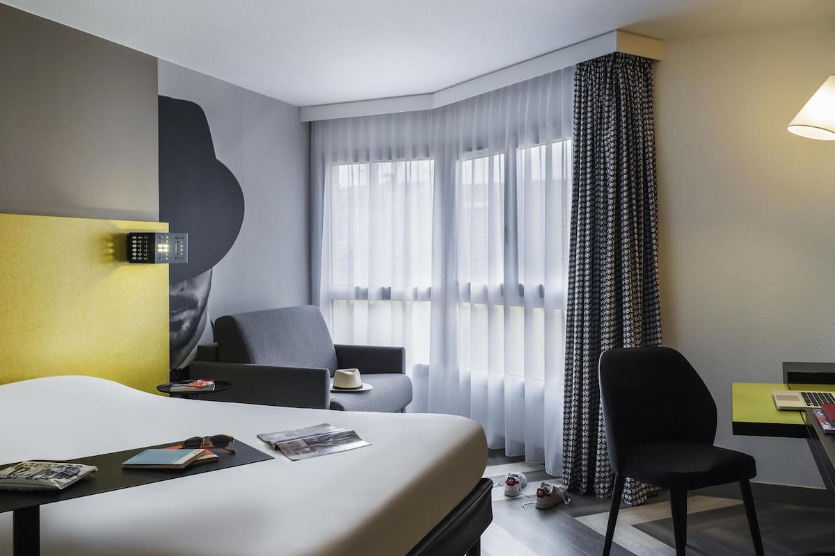 In-room safe, desk, soundproofing, iron/ironing board