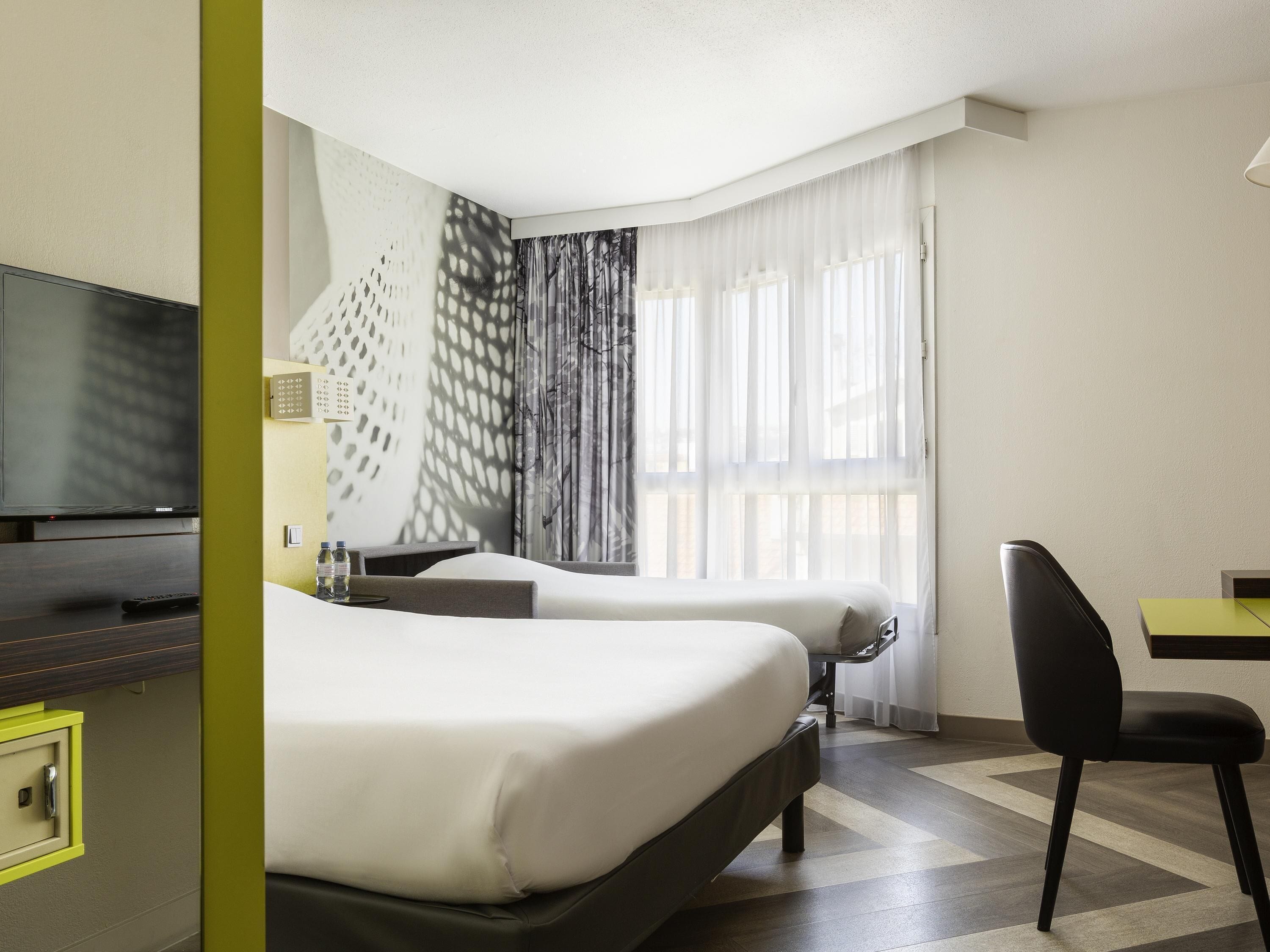 Standard Room, 2 Single Beds | In-room safe, desk, soundproofing, iron/ironing board