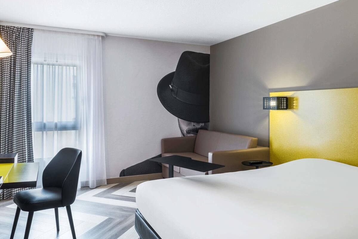 In-room safe, desk, soundproofing, iron/ironing board