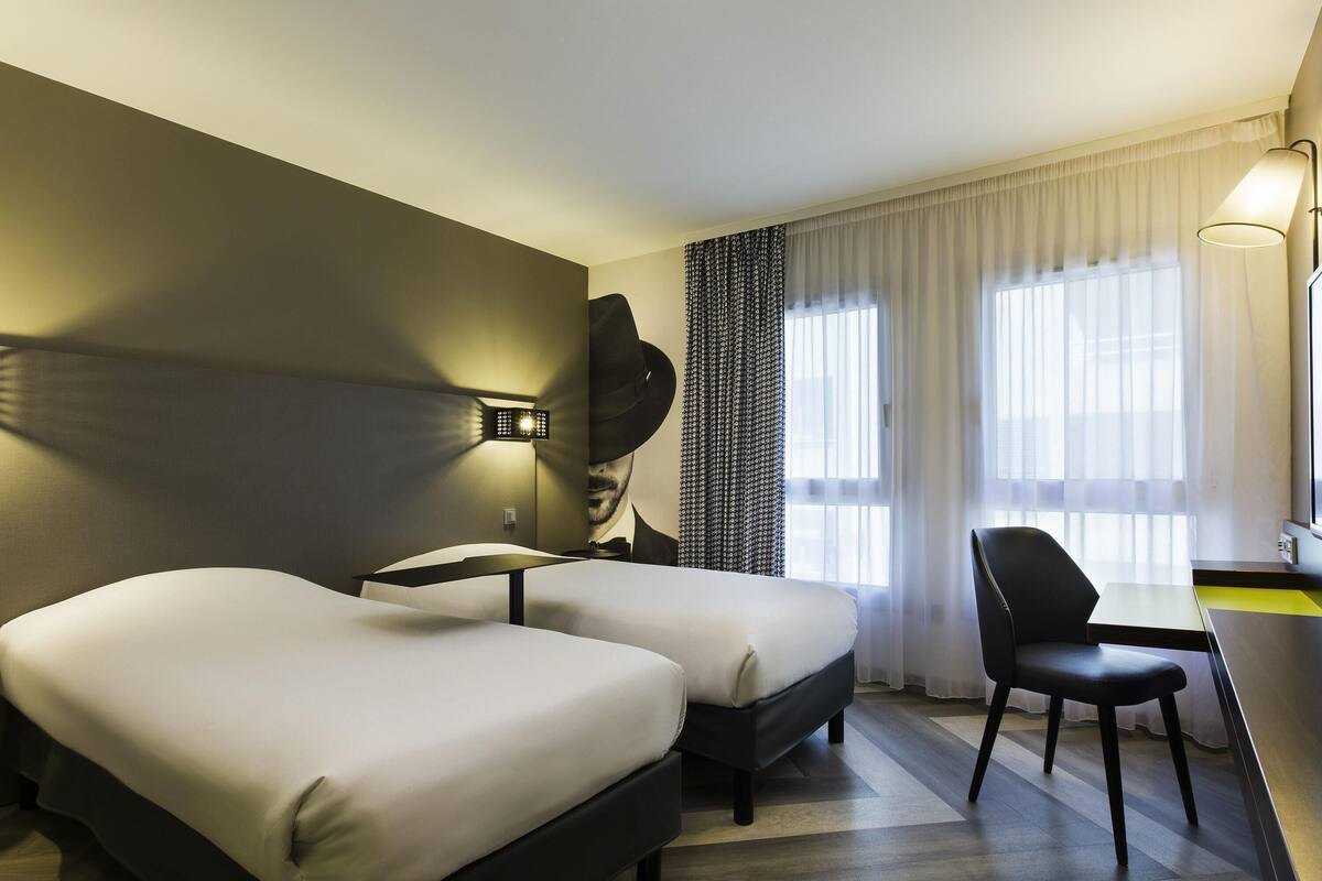 In-room safe, desk, soundproofing, iron/ironing board
