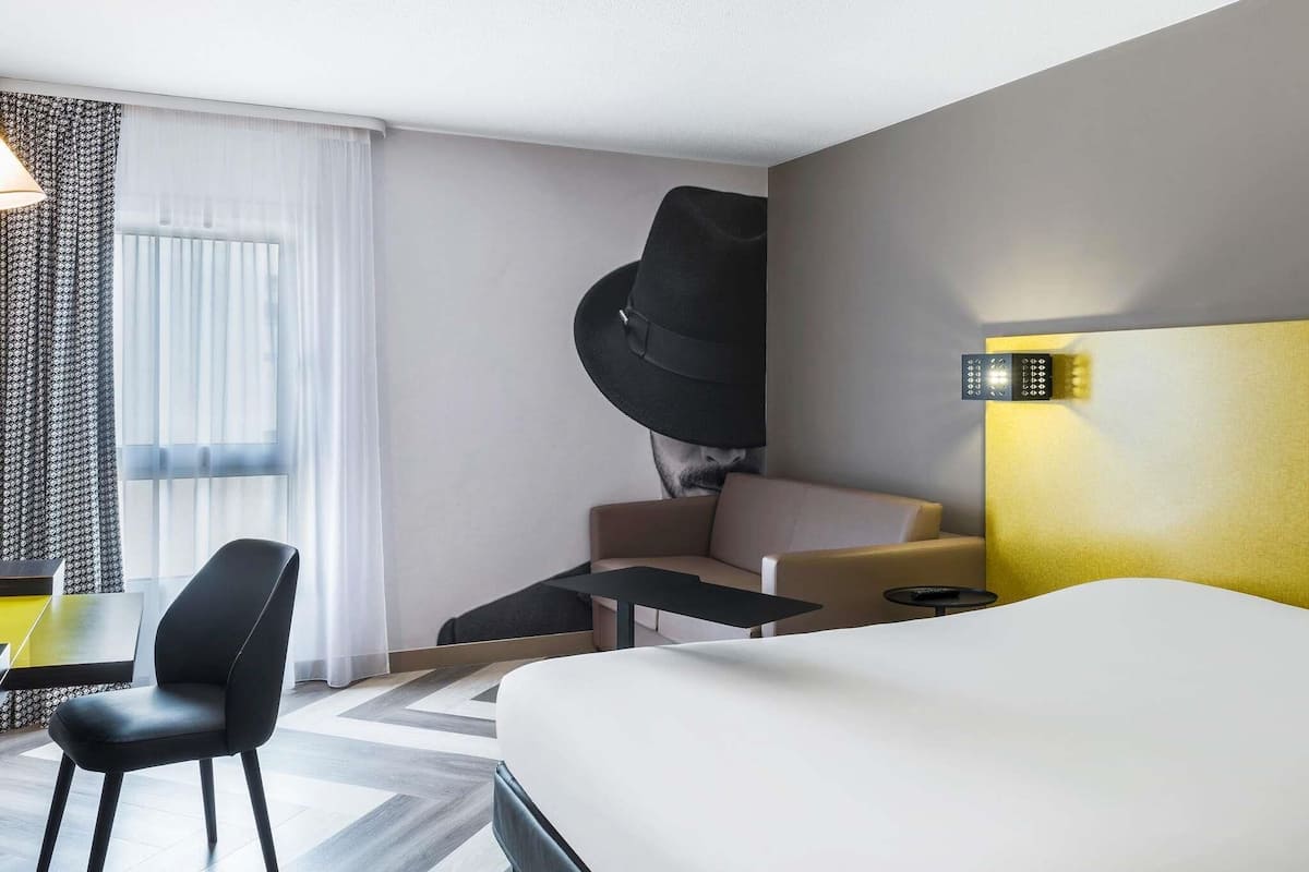 In-room safe, desk, soundproofing, iron/ironing board