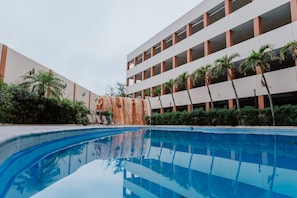 Outdoor pool - Royal Garden Reynosa (Reynosa)