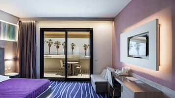 Deluxe Double or Twin Room, Balcony | Minibar, in-room safe, desk, blackout drapes