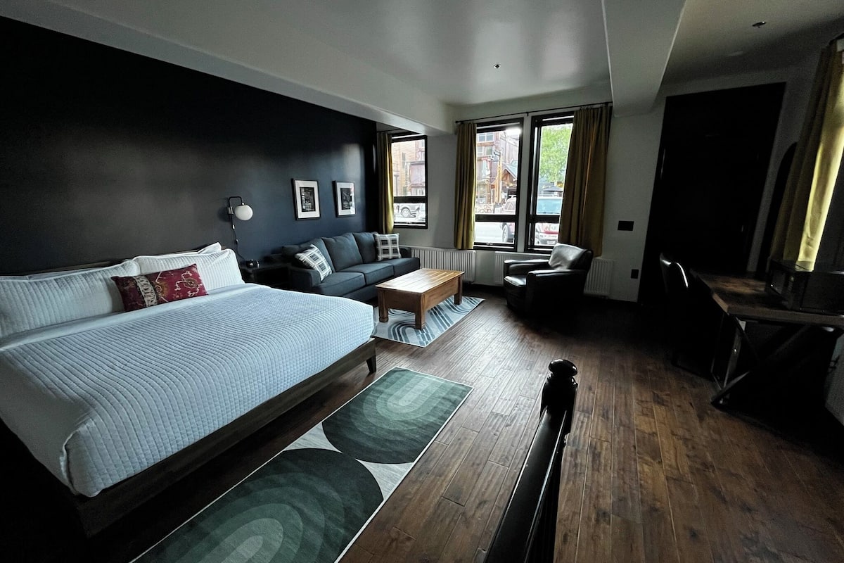 Standardzimmer, 1 King-Bett | Hochwertige Bettwaren, individuell dekoriert, individuell eingerichtet