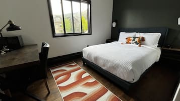 Standard Room, 1 Queen Bed | Premium bedding, individually decorated, individually furnished, desk