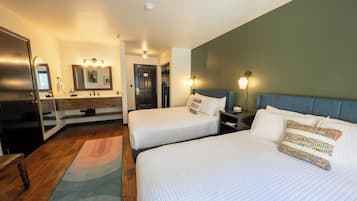 Standaard kamer, 2 queensize bedden | Luxe beddengoed, een bureau, een laptopwerkplek