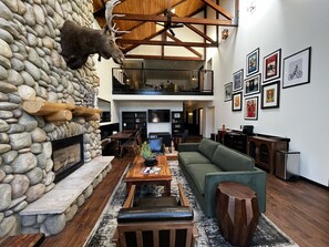 Télévision à écran plat de 50 pouces avec chaînes par câble, télévision