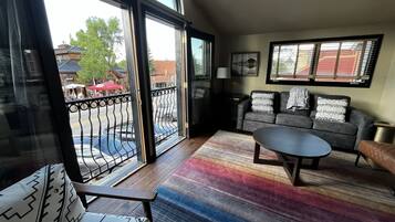 Premium bedding, individually decorated, individually furnished, desk