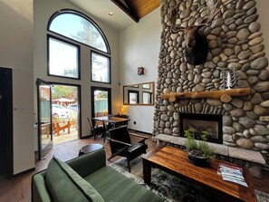 Lobby sitting area - Hotel Frisco (Frisco)