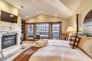 Room, 3 Bedrooms (Residence) | 3 bedrooms, premium bedding, down comforters, in-room safe