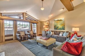 Penthouse (4 Bedrooms) | Living area | Flat-screen TV, fireplace, DVD player, pay movies - The Chateaux Deer Valley (Park City)