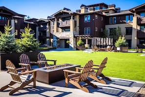 Courtyard - The Chateaux Deer Valley (Park City)