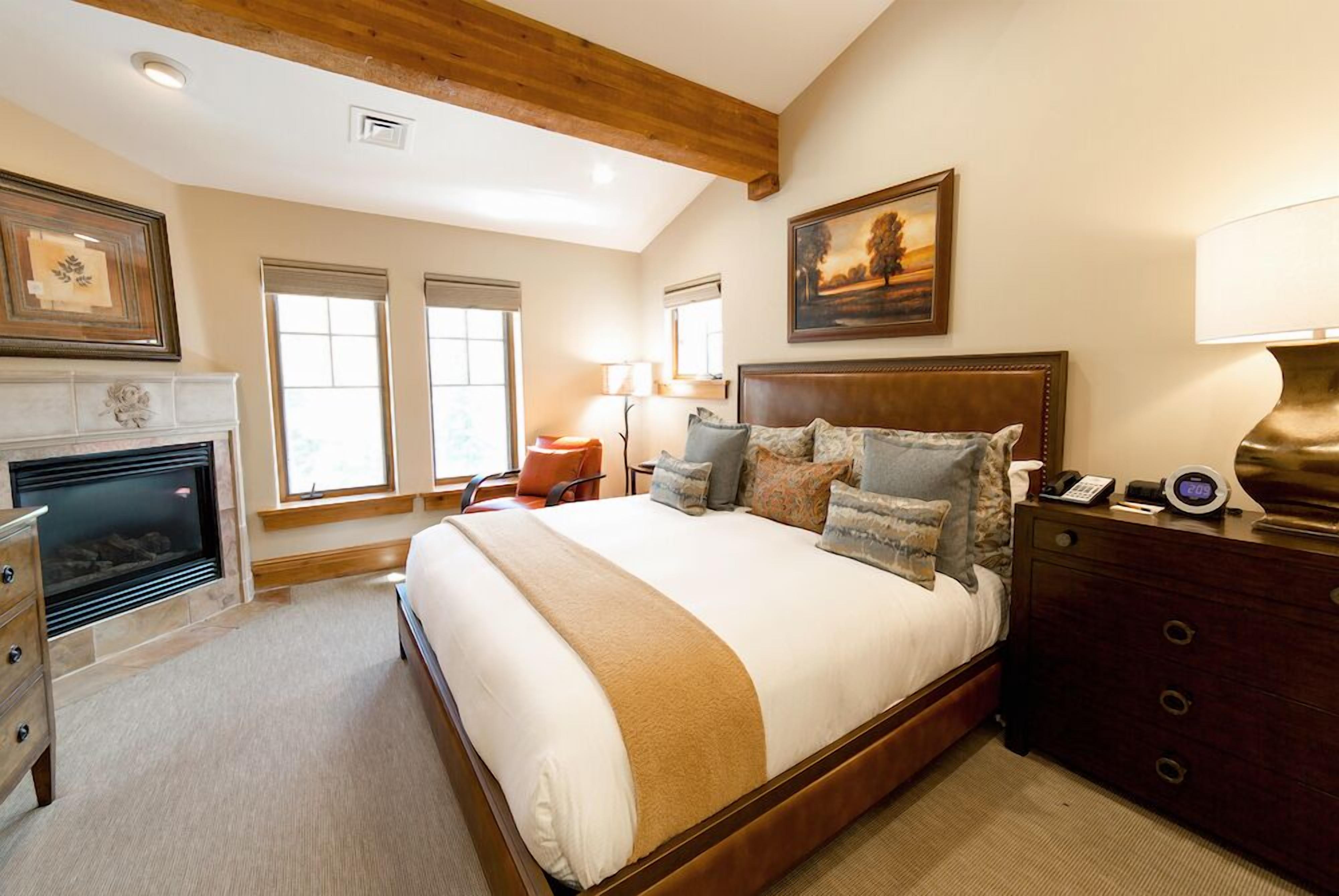 Premium bedding, down comforters, in-room safe, iron/ironing board