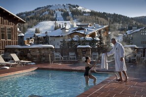 Outdoor pool, open 7:00 AM to 10:00 PM, pool loungers - The Chateaux Deer Valley (Park City)