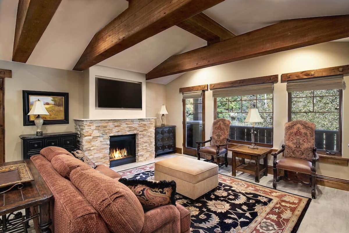 Flat-screen TV, fireplace, DVD player, pay films