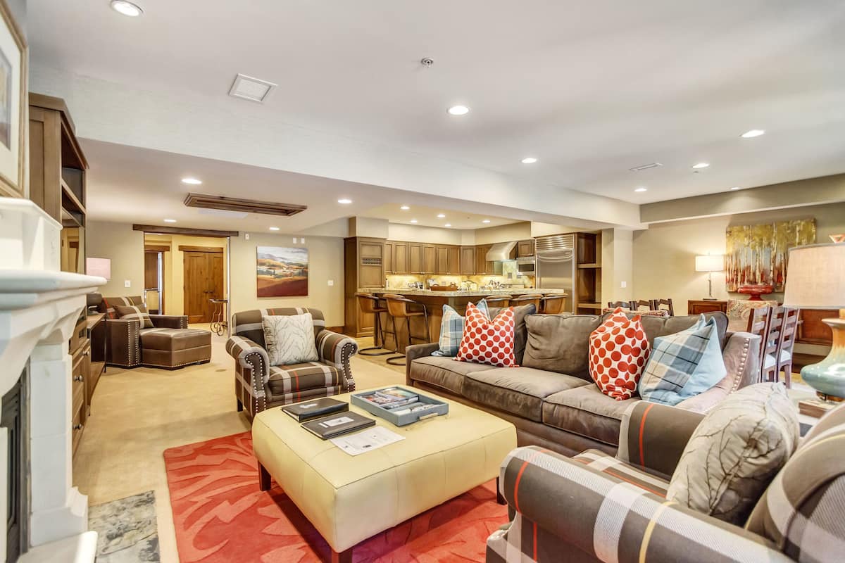 Flat-screen TV, fireplace, DVD player, pay films