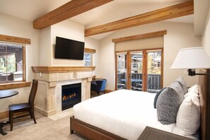Suite, 4 Bedrooms | Premium bedding, down comforters, in-room safe, iron/ironing board