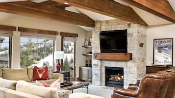 Suite, 4 Bedrooms | Living area | Flat-screen TV, fireplace, DVD player, pay movies