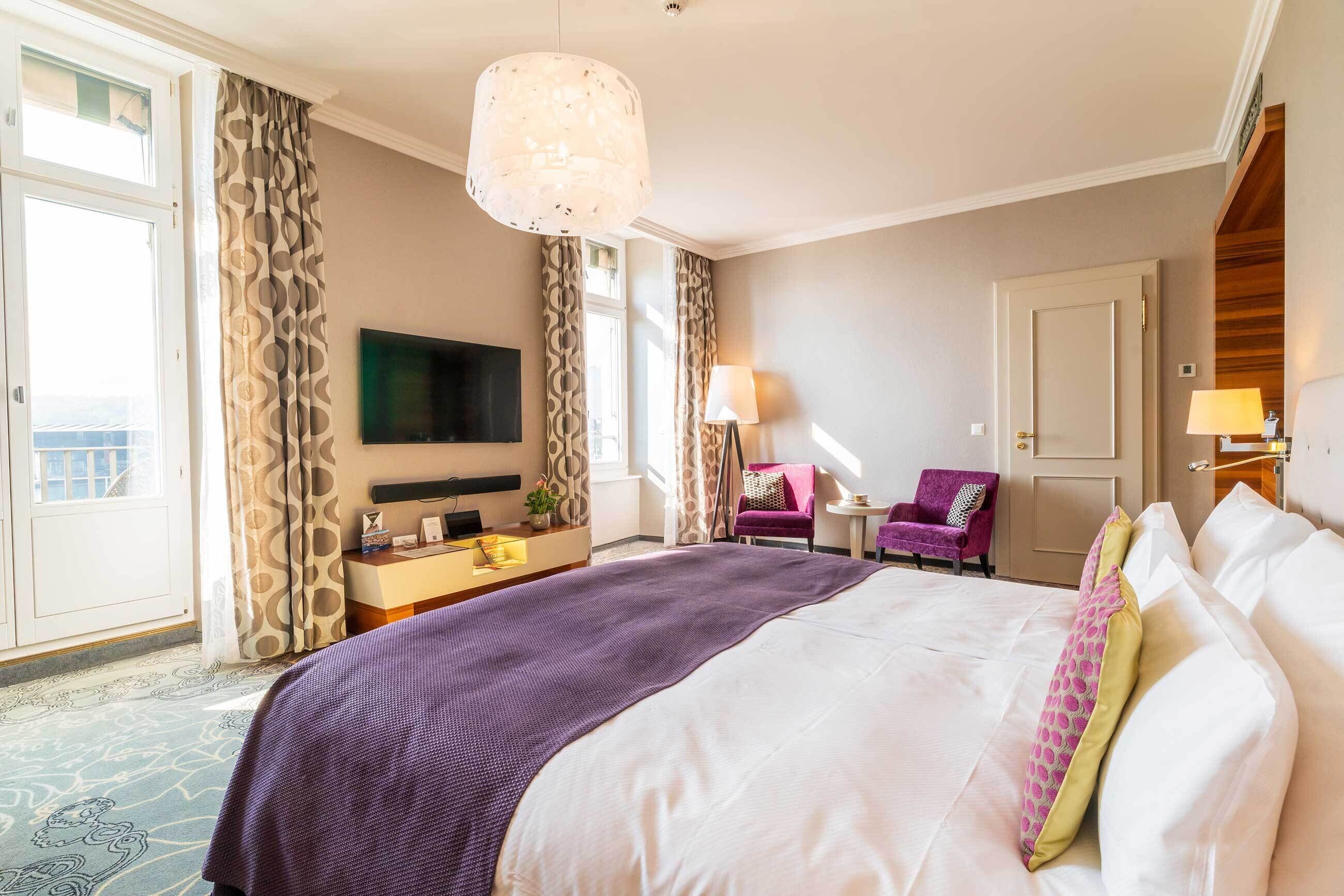 Hypo-allergenic bedding, minibar, in-room safe, individually furnished